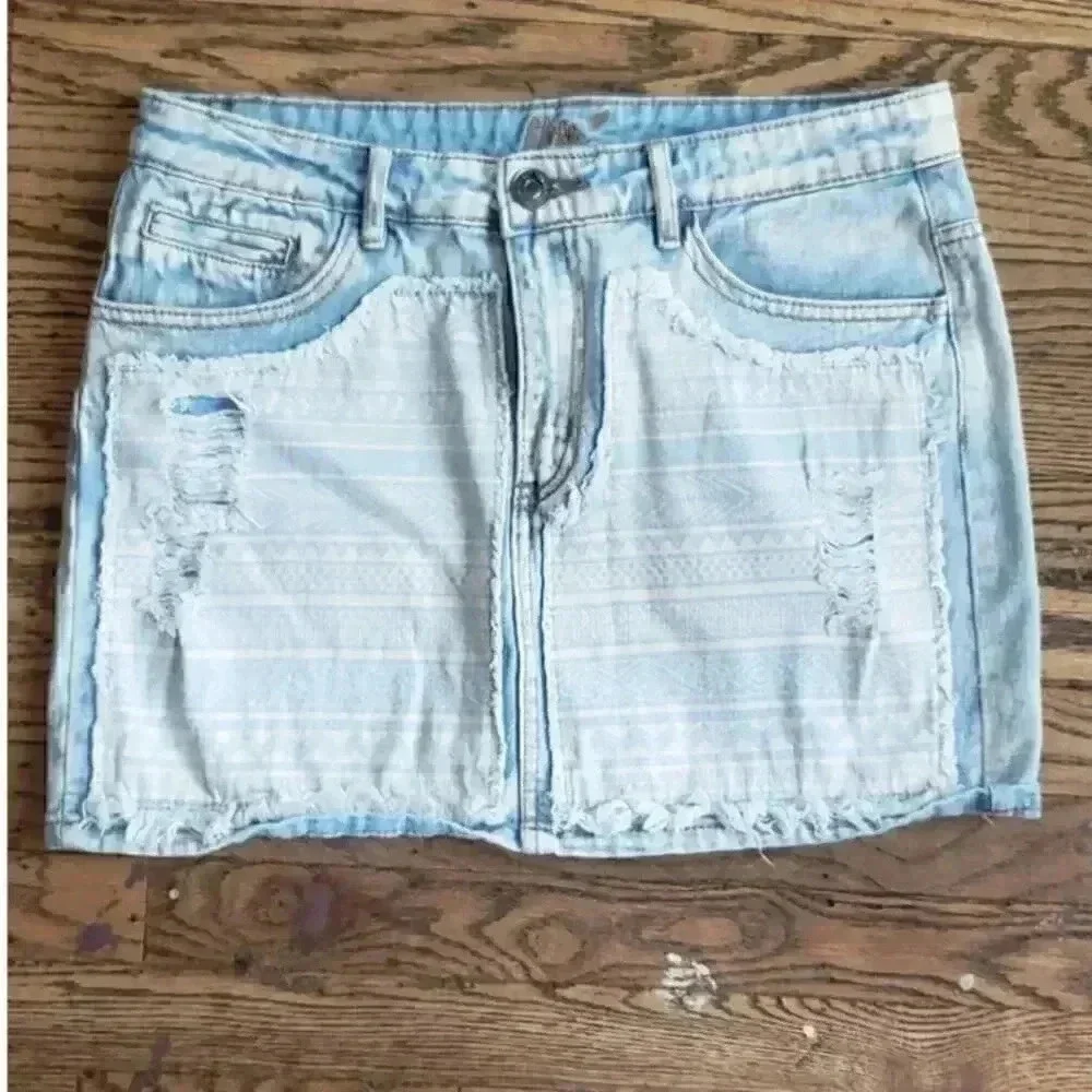 ChiQle denim mini skirt size‎ large aztec print lightwash